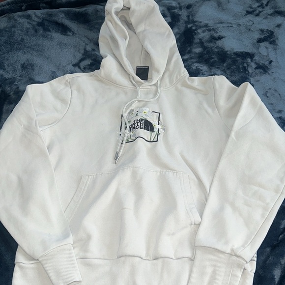 The North Face Women’s White Embroidered Hoodie XS - Picture 1 of 8